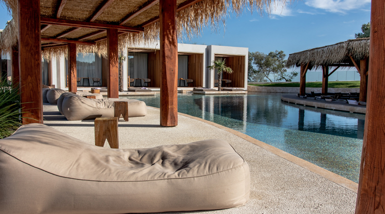 10 advantages of staying in a luxury villa
